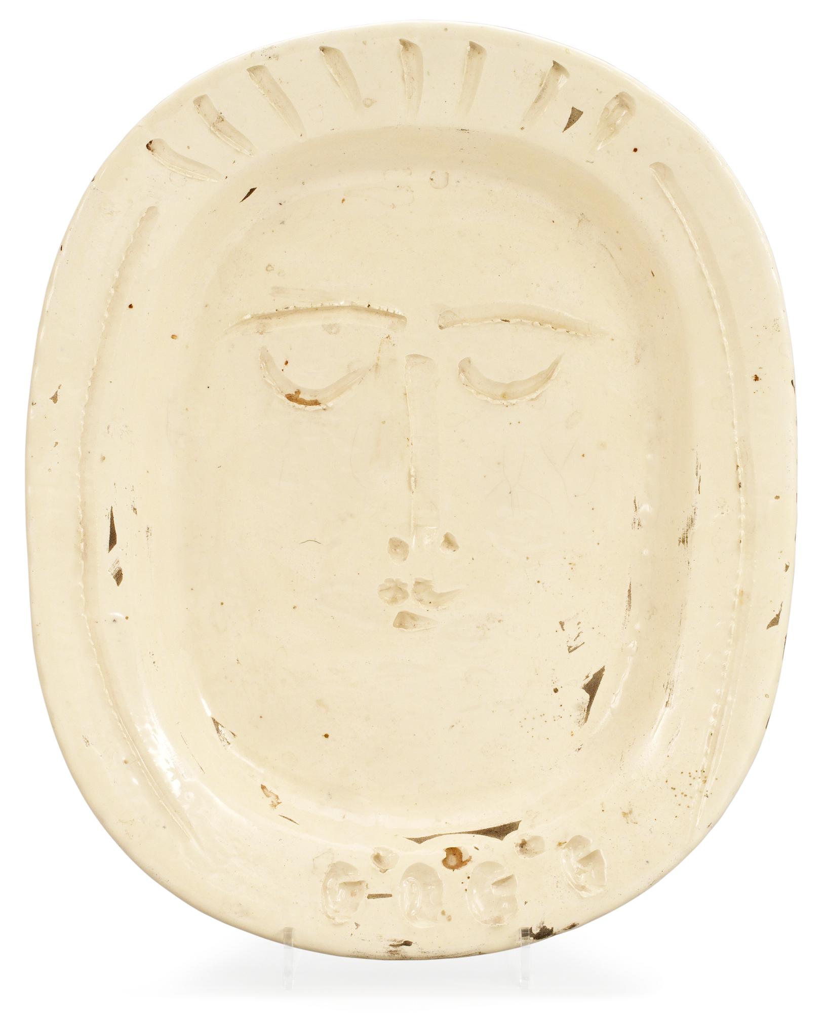 PABLO PICASSO, fat, "Visage de femme", Madoura, Vallauris, Frankrike 1955.