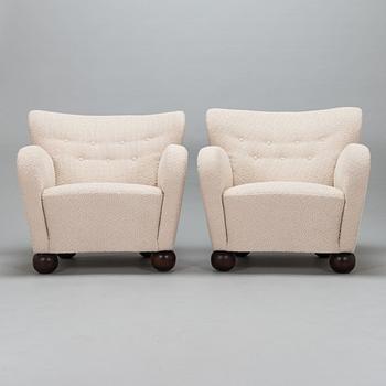 A pair of mid-20th-centuy armchairs.