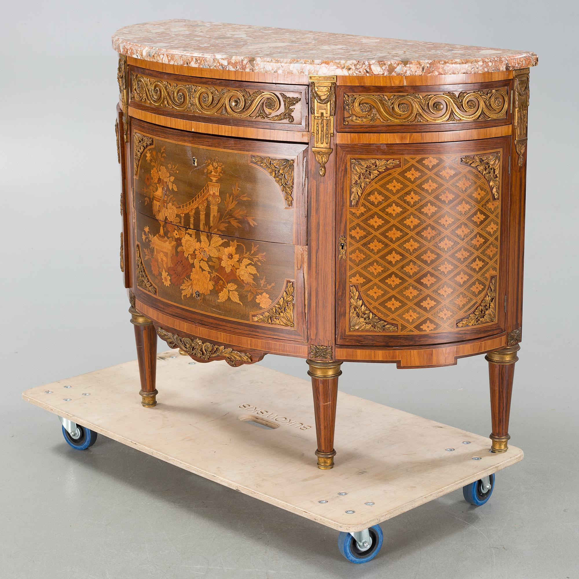 SKÄNK / SIDEBOARD, omkring år 1900.