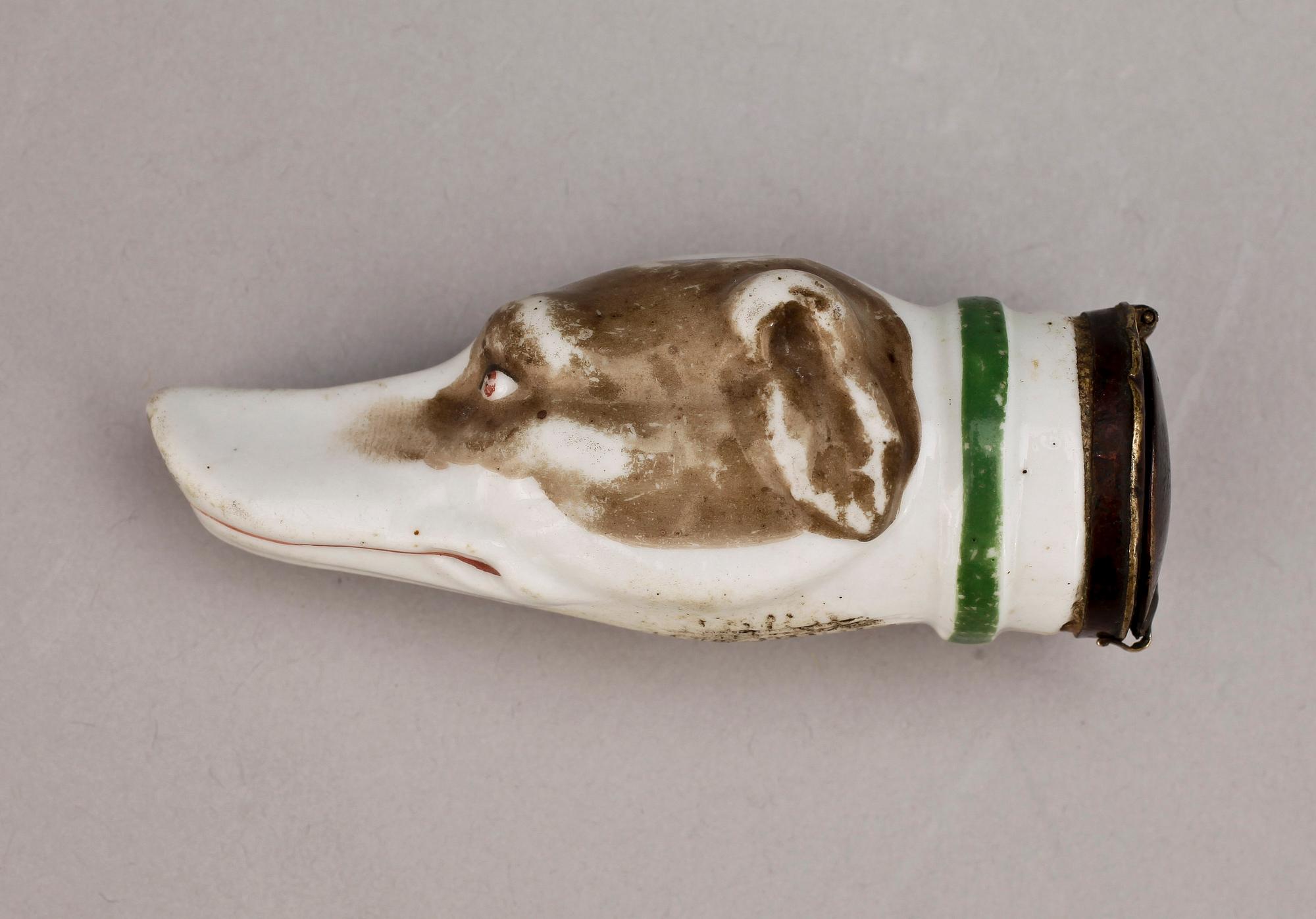 SNUSDOSA, porslin, trol England, 1800-tal.