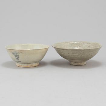 Two Chinese porcelain bowls, probably Ming.