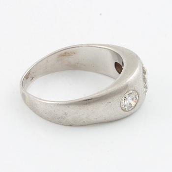 Ring, signet ring, platinum and three brilliant-cut diamonds.