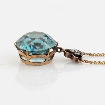 Pendant with large zircon and brilliant cut diamonds, with chain.