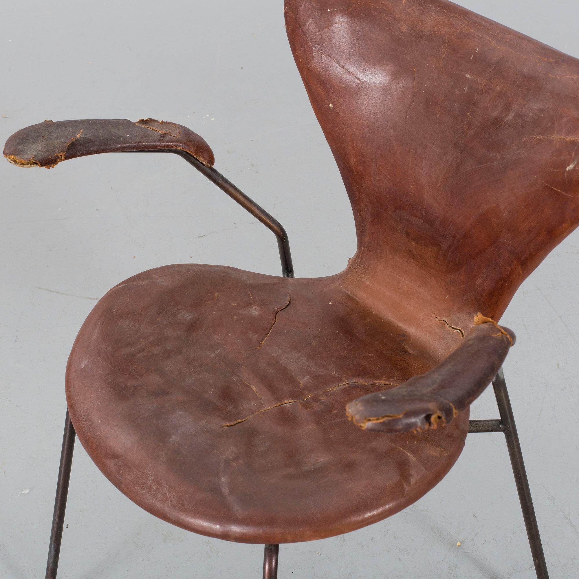 ARNE JACOBSEN,