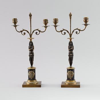KANDELABRAR, 1 par, mässing och patinerad metall, empirestil, 1800-/1900-tal.