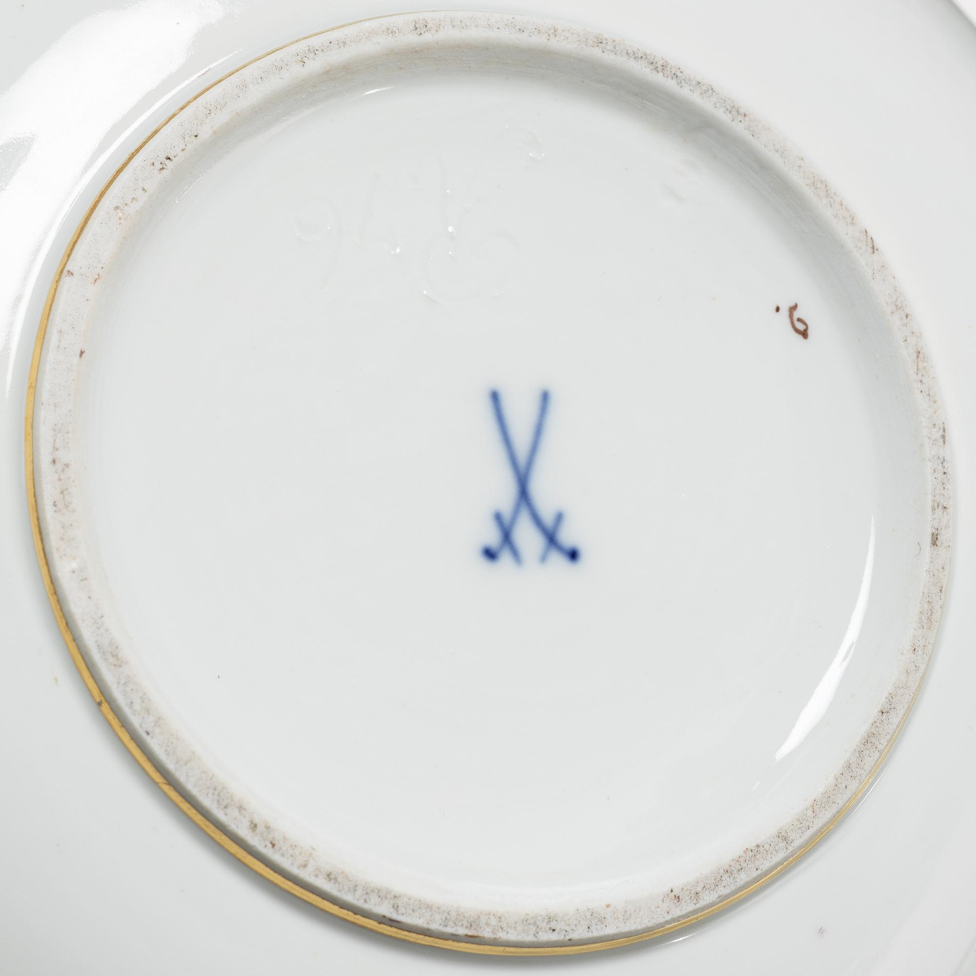 Meissen, a lided porcelain vase, first half of the 20th century.