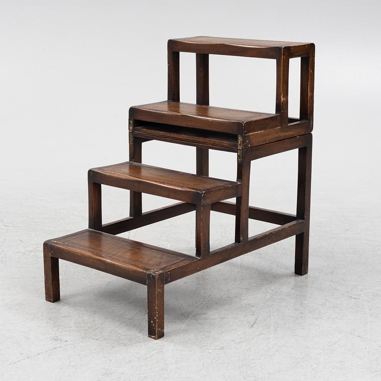 An English mahogany library steps, Longdale Reproductions, second half of the 20th Century.