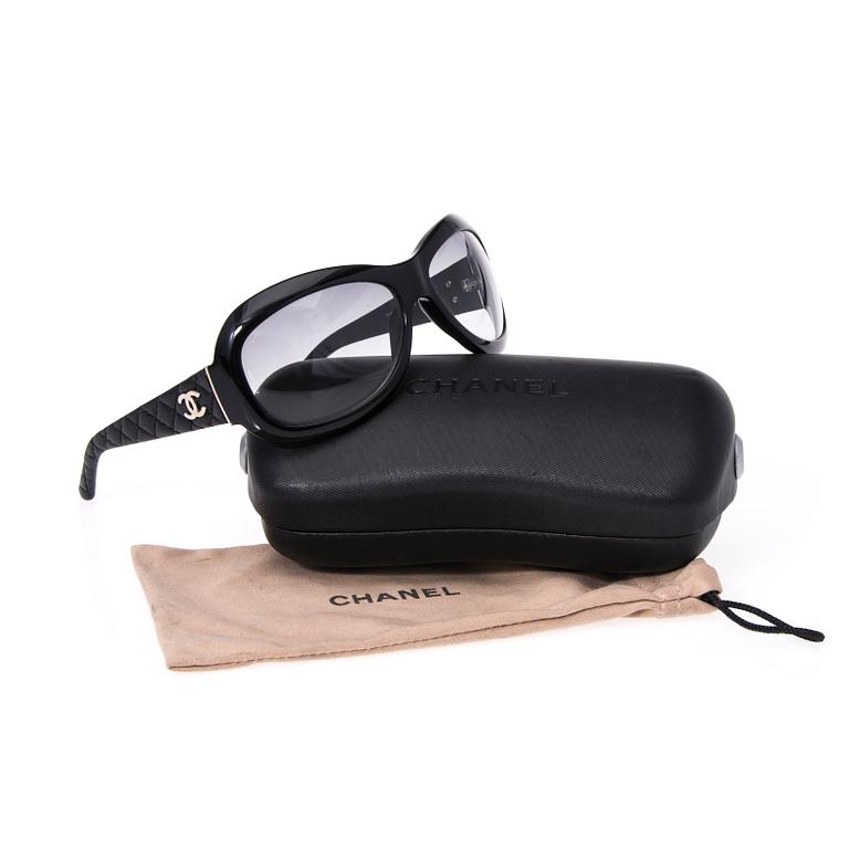 AURINKOLASIT, Chanel.