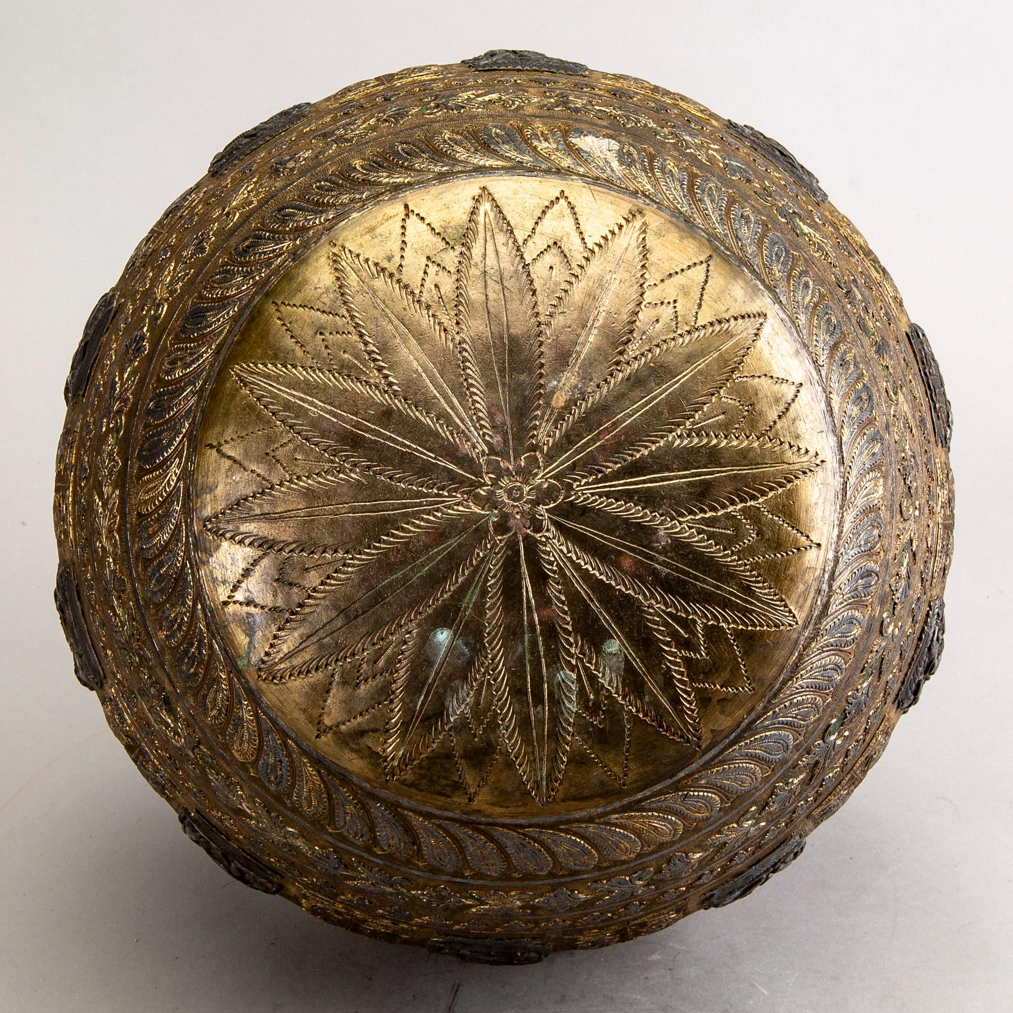 An Indian 20th century urn.