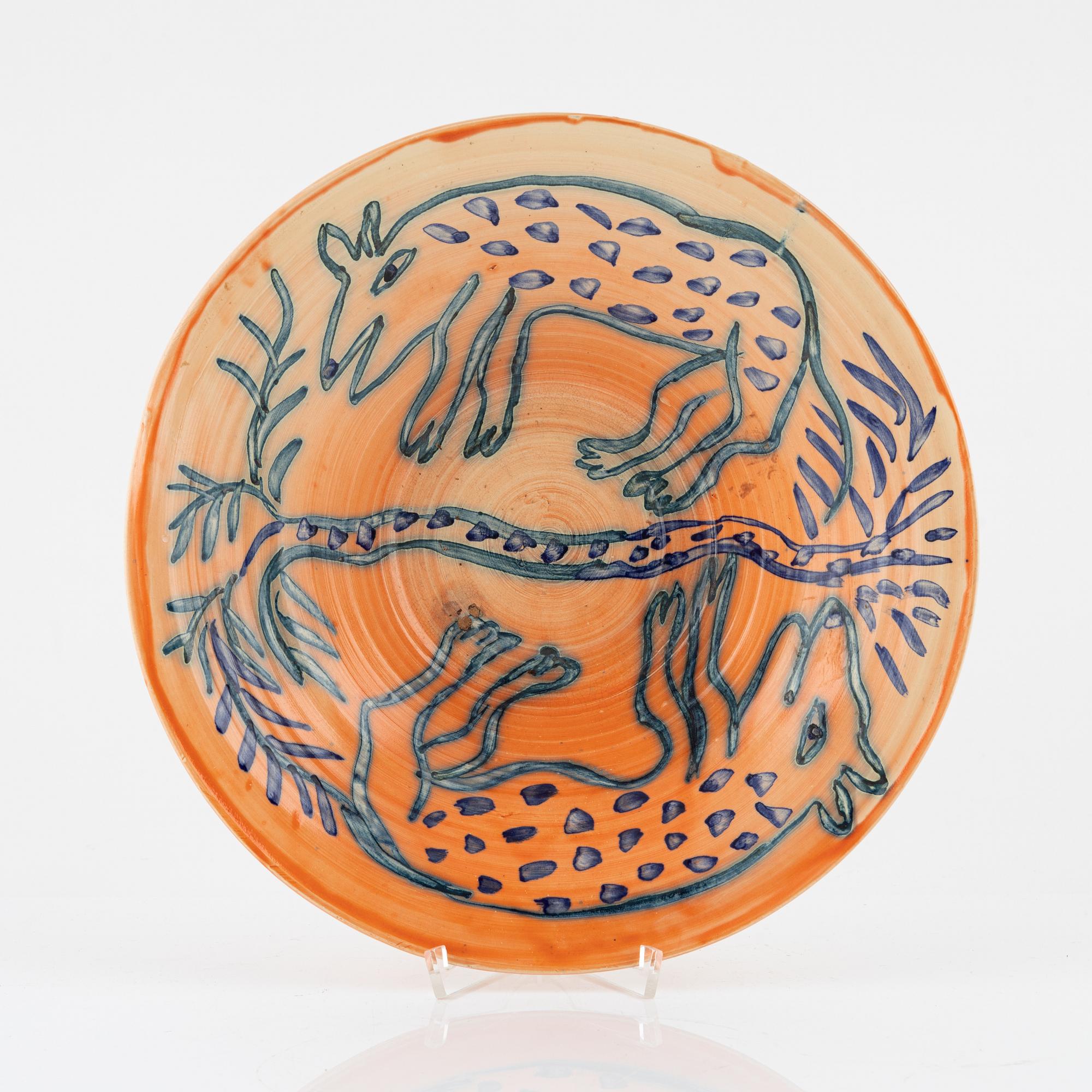 Ulrica Hydman-Vallien, a signed bowl.
