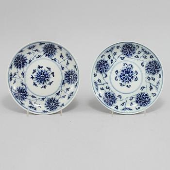 SKÅLFAT, 2 st, porslin, Kina, Kangxi, (1662 - 1722).