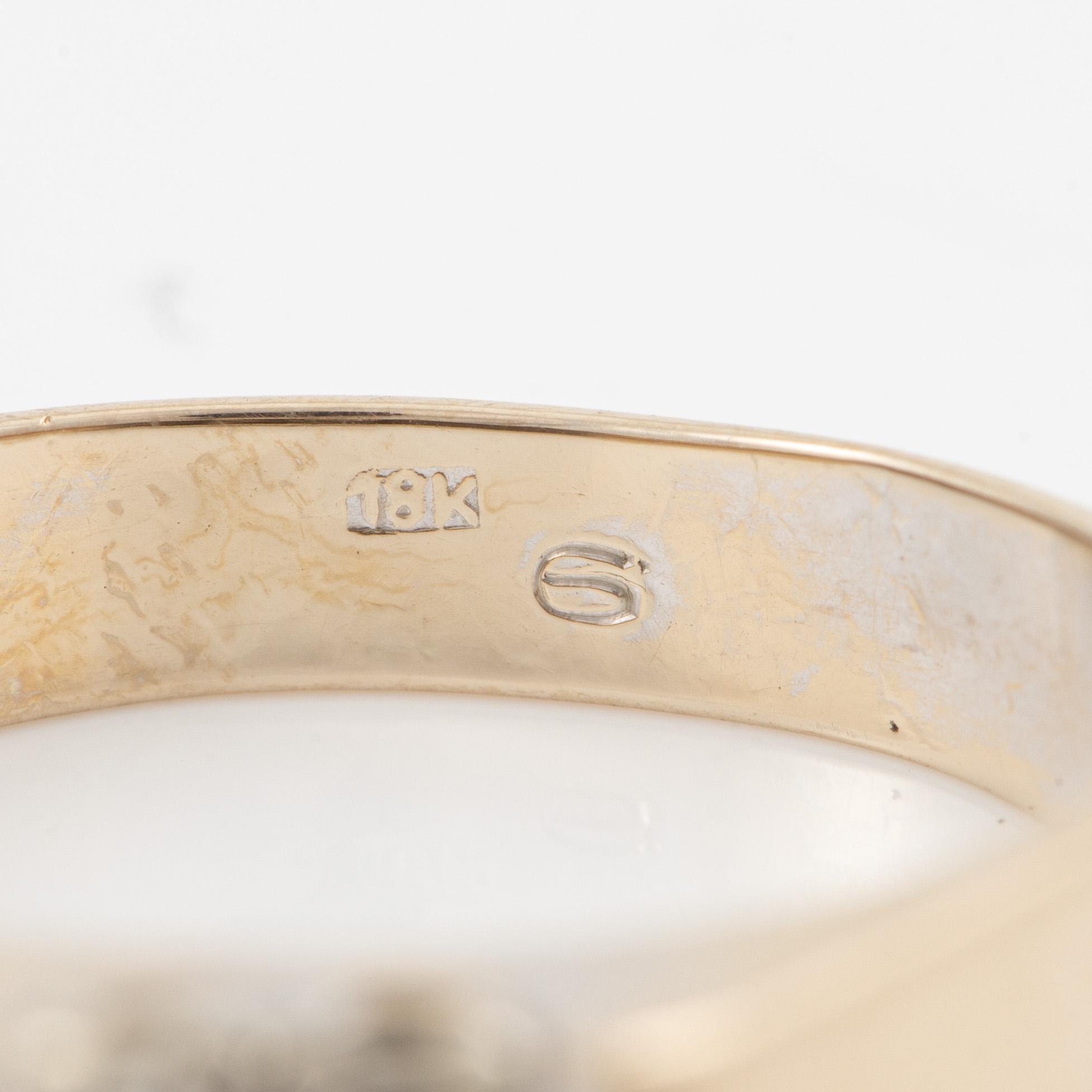 Ring 18K vitguld med sex åttkantslipade diamanter.