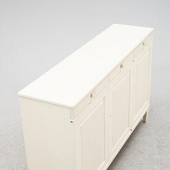 Carl Malmsten, skänk, "Herrgården" Bodafors möbelfabrik, 1900-talets andra hälft.