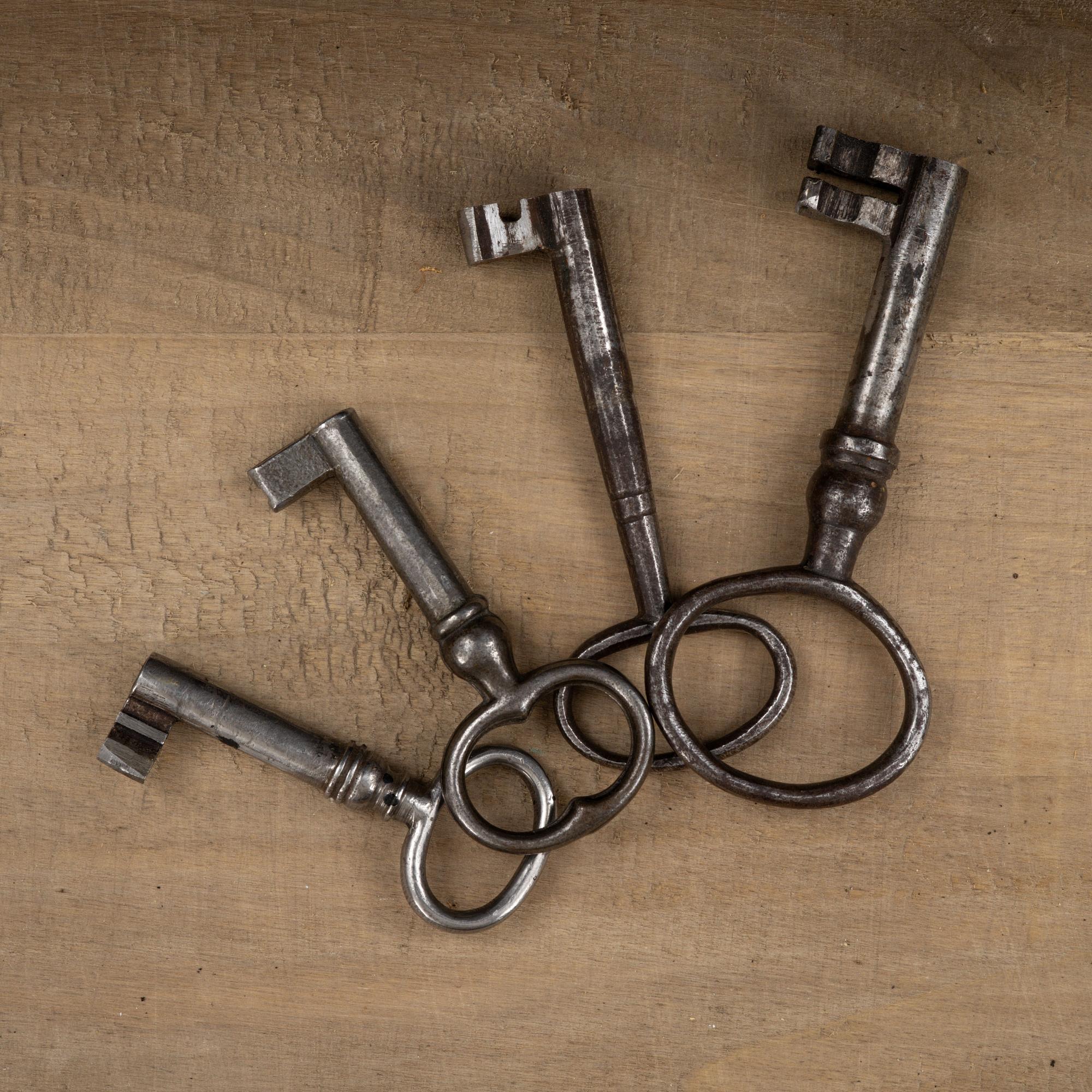 A writing cabinet, 18th/19th century.