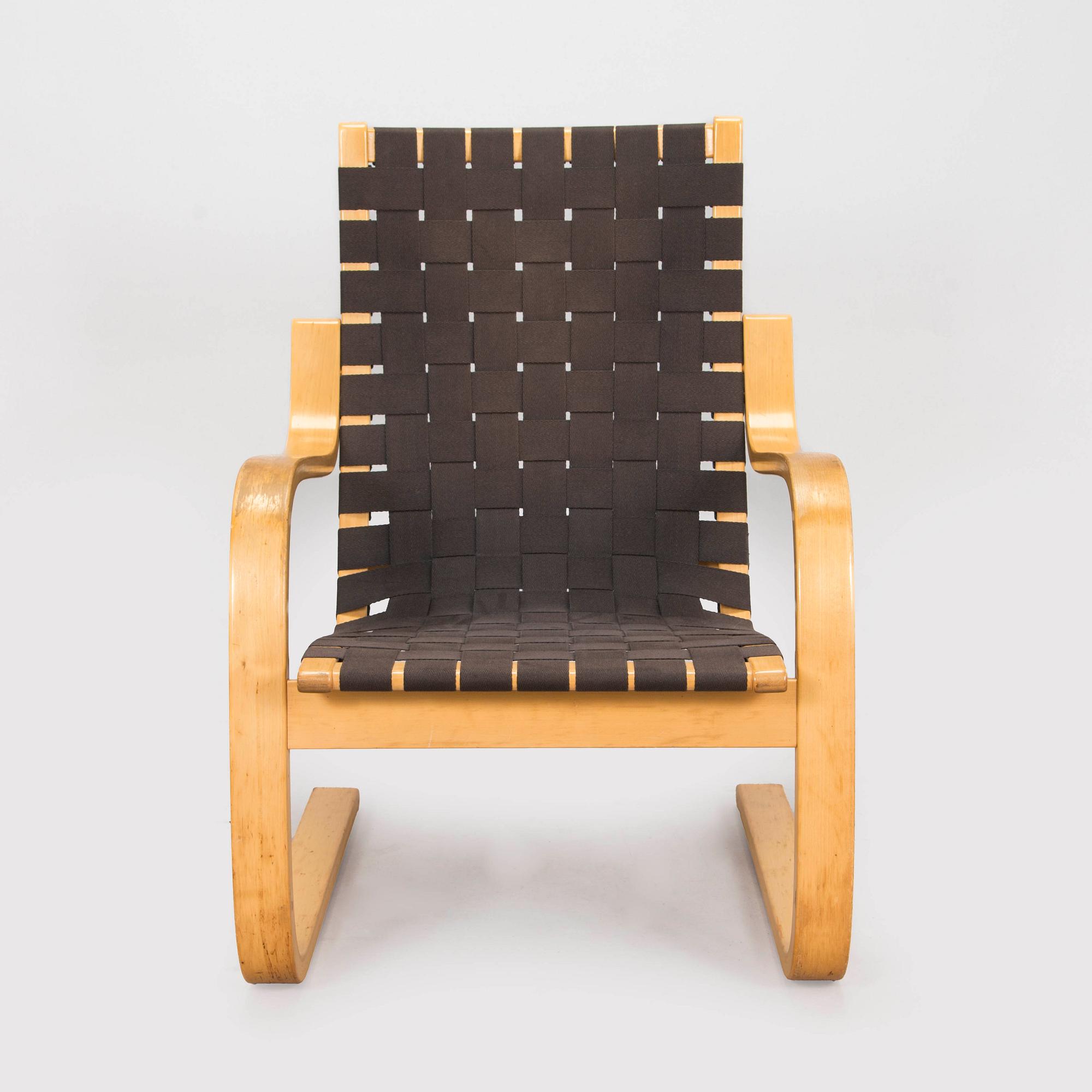 Alvar Aalto, fåtölj, modell 406, Artek, Finland, 1900-talets slut.