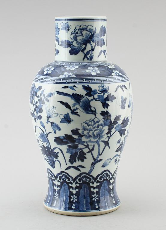 VAS, porslin, Kina, troligen 1800-tal.