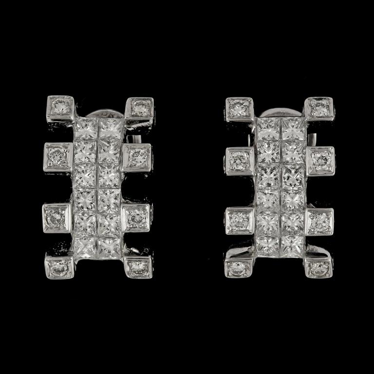 A pair of diamond earrings, circa 1.58 ct.