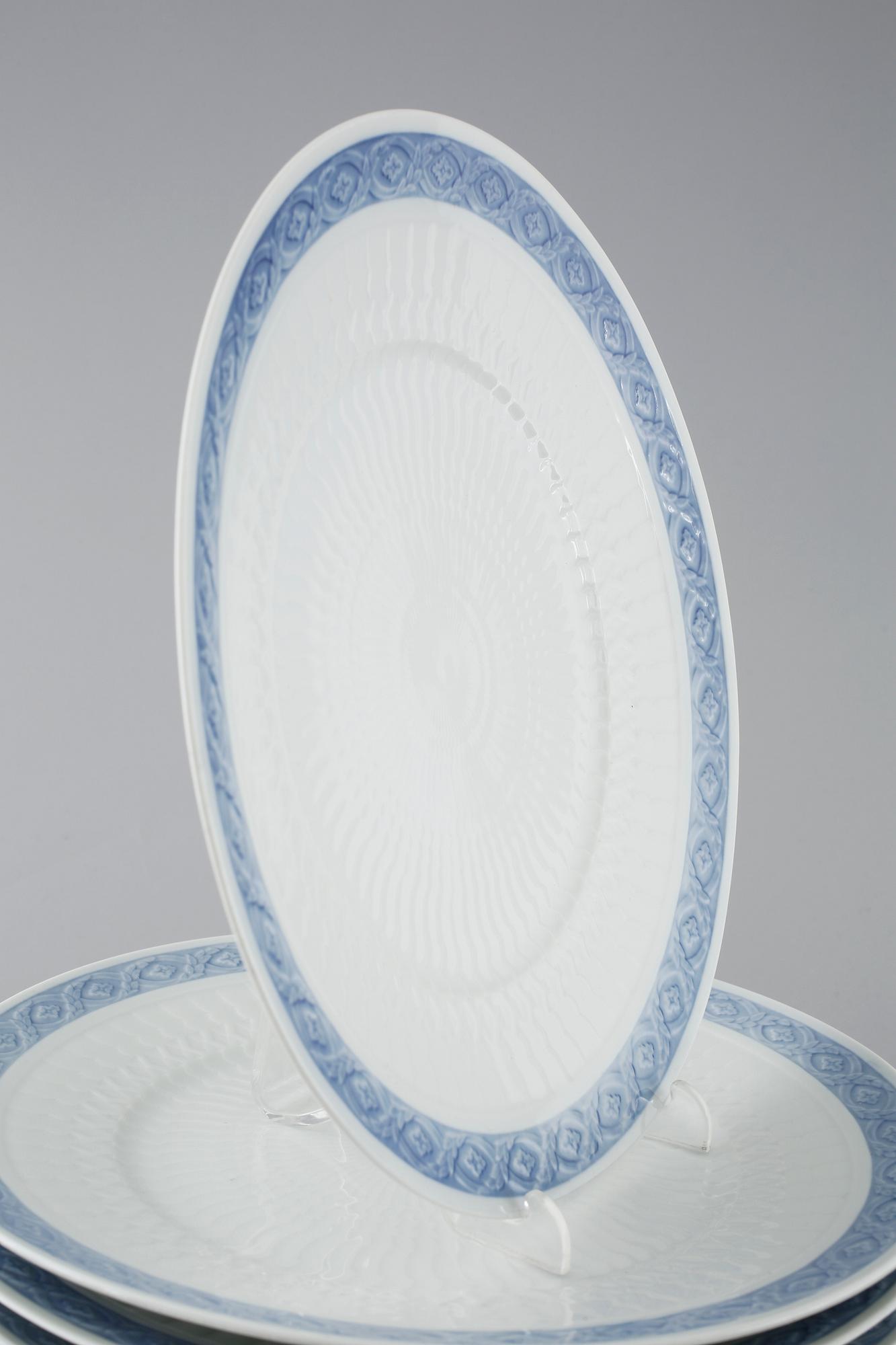 73 porcelian serving pieces, "Blå Vifte", Royal Copenhagen, from the second half of the 20th century.