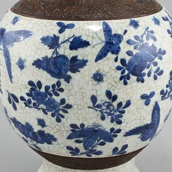 VAS, porslin, Kina, 1800/1900.