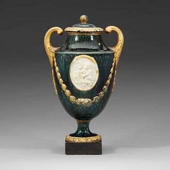 1343. A Marieberg earthenware vase with cover, 1790's.