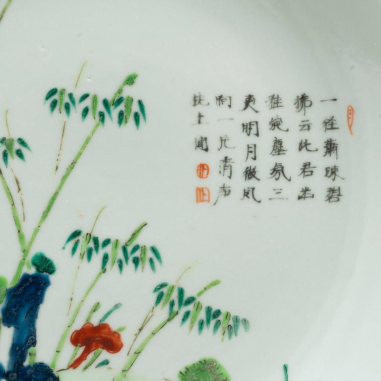 TALLRIKAR, ett par, porslin. Sen Qingdynasti.