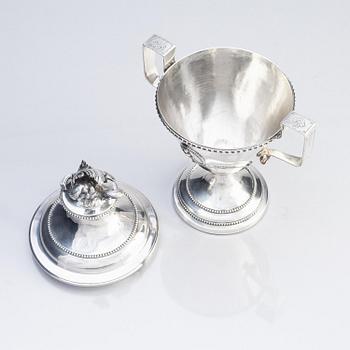 Petter Gillberg, sockerskål med lock, silver, Varberg 1790. Gustaviansk.