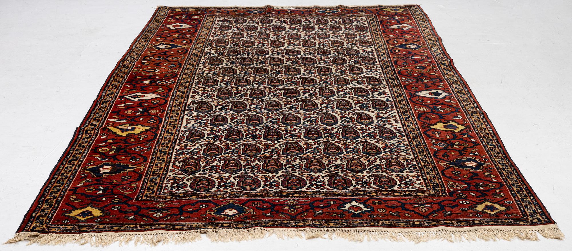 Matta, Chahar Mahal/Bakthiari. Ca 395 x 212 cm.