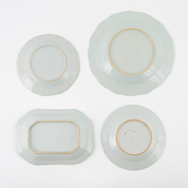 Tallrikar, serveringsfat samt assietter, 12 delar,  kompaniporslin, Qingdynastin, Qianlong (1736-95).