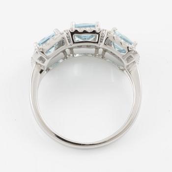 Ring in 18K white gold with three aquamarines and brilliant-cut diamonds.