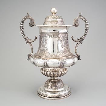 An English 19th century silver urn and cover, mark of John Newton Mappin, Mappin & Webb, London 1895.