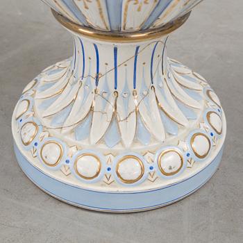 A DECORATIVE RÖRSTRAND PORCELAIN VASE, CA 1900.