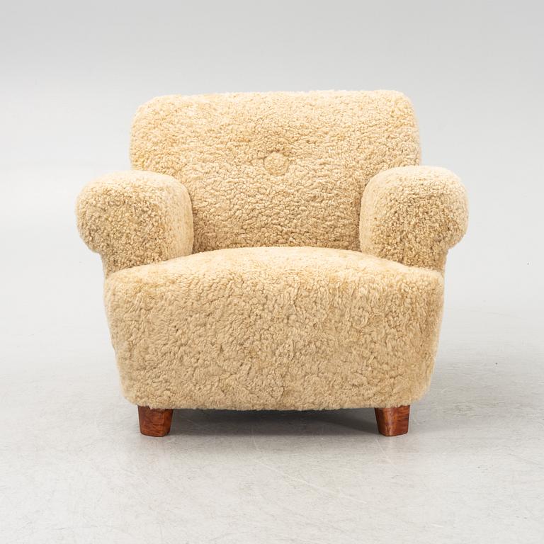 A sheepskin upholstered lounge chair, Swedish Modern, 1940s/50s.