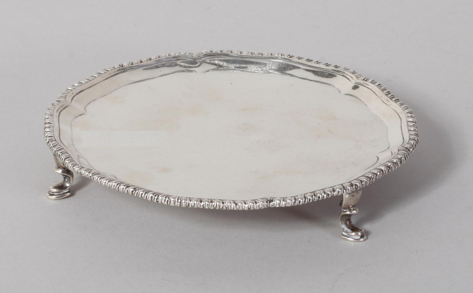SALVER, silver, London 1850.
