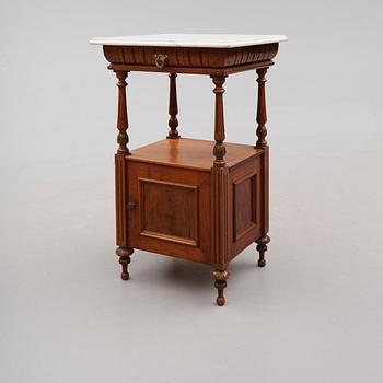 SÄNGBORD, nyrenässans, sent 1800-tal.