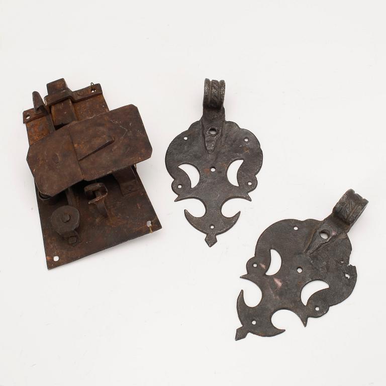 LÅS SAMT BESLAG, 3 delar, 1600/1700-tal.