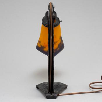 MULLER FRES LUNEVILLE. A table lamp.