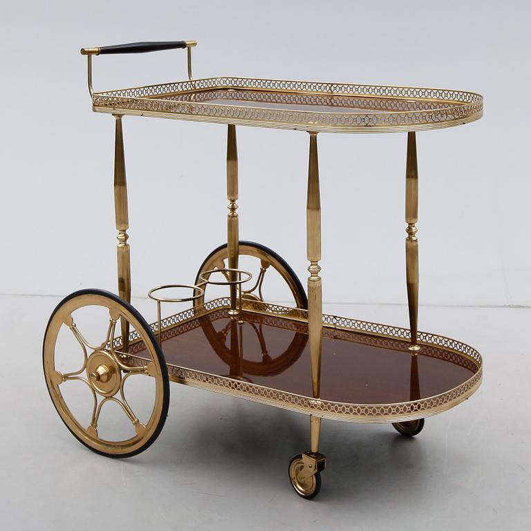 SERVERINGSVAGN, 1900-talets mitt.