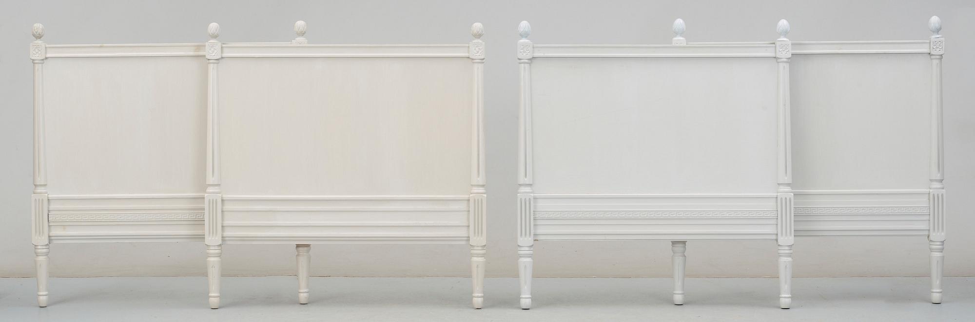 SÄNGGAVLAR, ett par, gustaviansk stil, modern tillverkning.