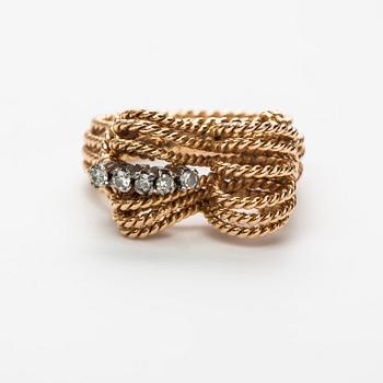 RING, 18K guld med 5 åttkantslipade slipade diamanter.
