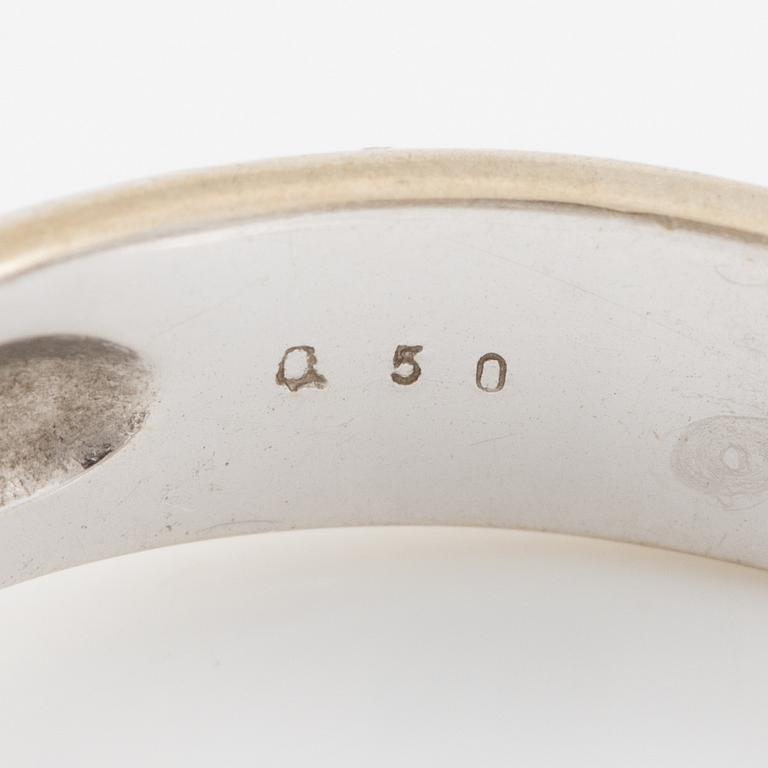 Ring, 18K white gold set with brilliant-cut diamonds.
