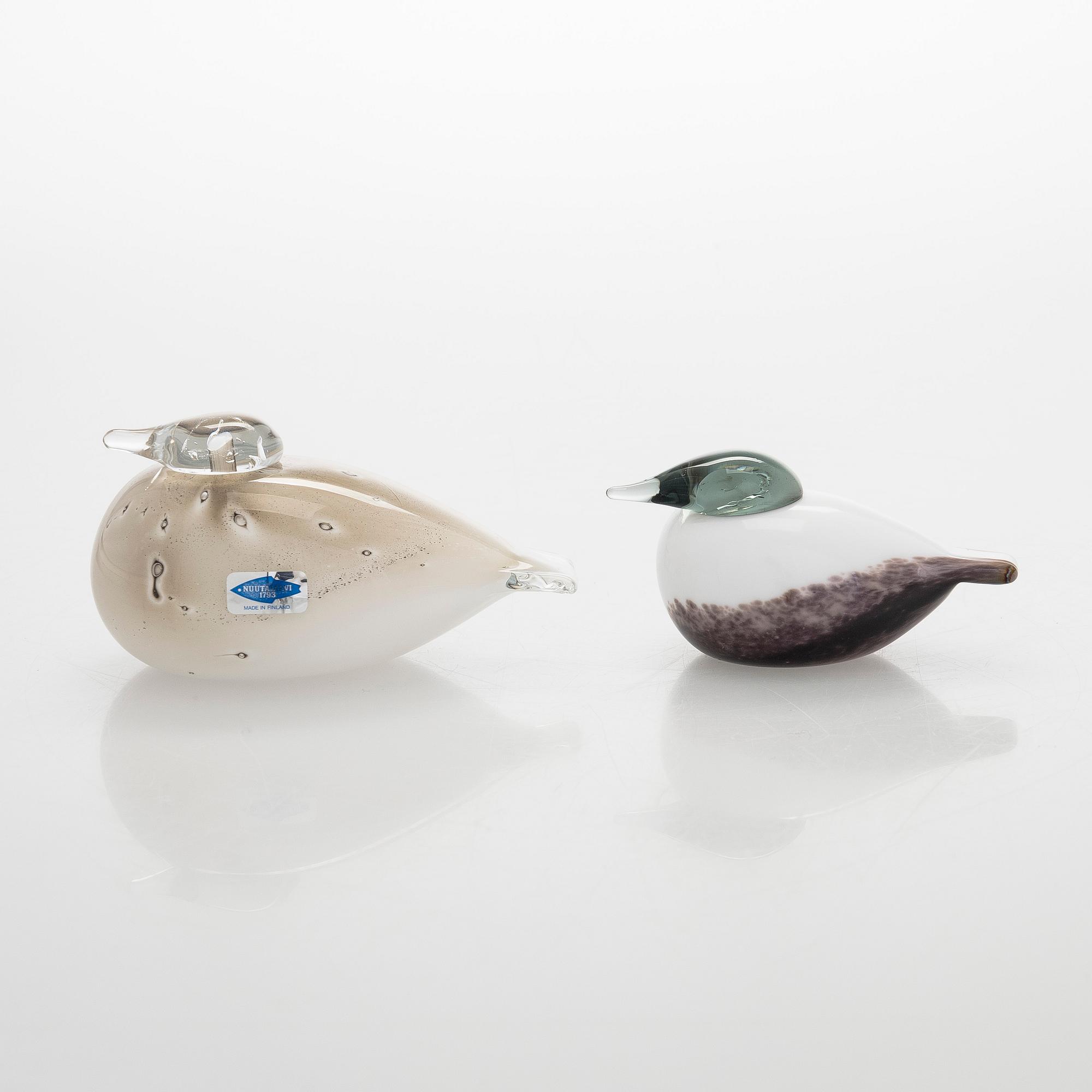 Oiva Toikka, lasilintuja, 2 kpl, "Untuviklo" ja "Pikku Uivelo", signeerattu O. Toikka Nuutajärvi/Iittala.