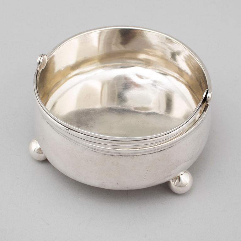 A Russian 19th century silver sugar bowl, unidentified makers mark, St. Petersburg 1871.