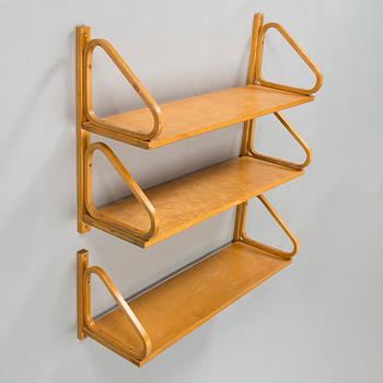 Alvar Aalto, seinähyllyjä, 2 kpl, O.Y. Huonekalu- ja Rakennustyötehdas A.B. 1900-luvun puoliväli.