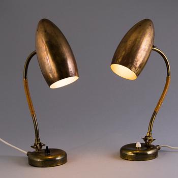 MAURI ALMARI, two mid 20th century '61043' table lamps for Idman.