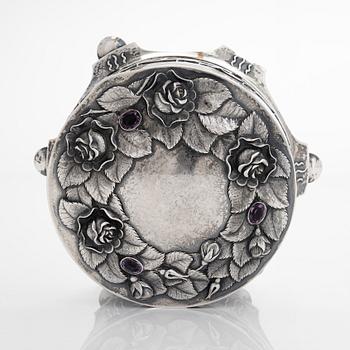 A silver jewellery box with cut amethysts, Sahlstedt, Turku 1921.