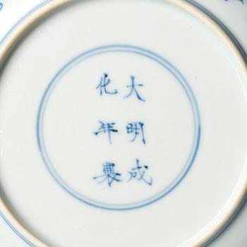 A blue and white dish, Qing dynasty, 18th century.