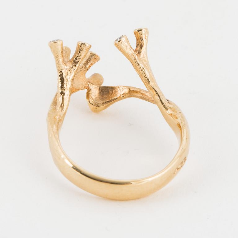 PER BORUP, "Twigs Changeling" ring med diamanter och fasettslipade kulor av kalcedon och karneol.