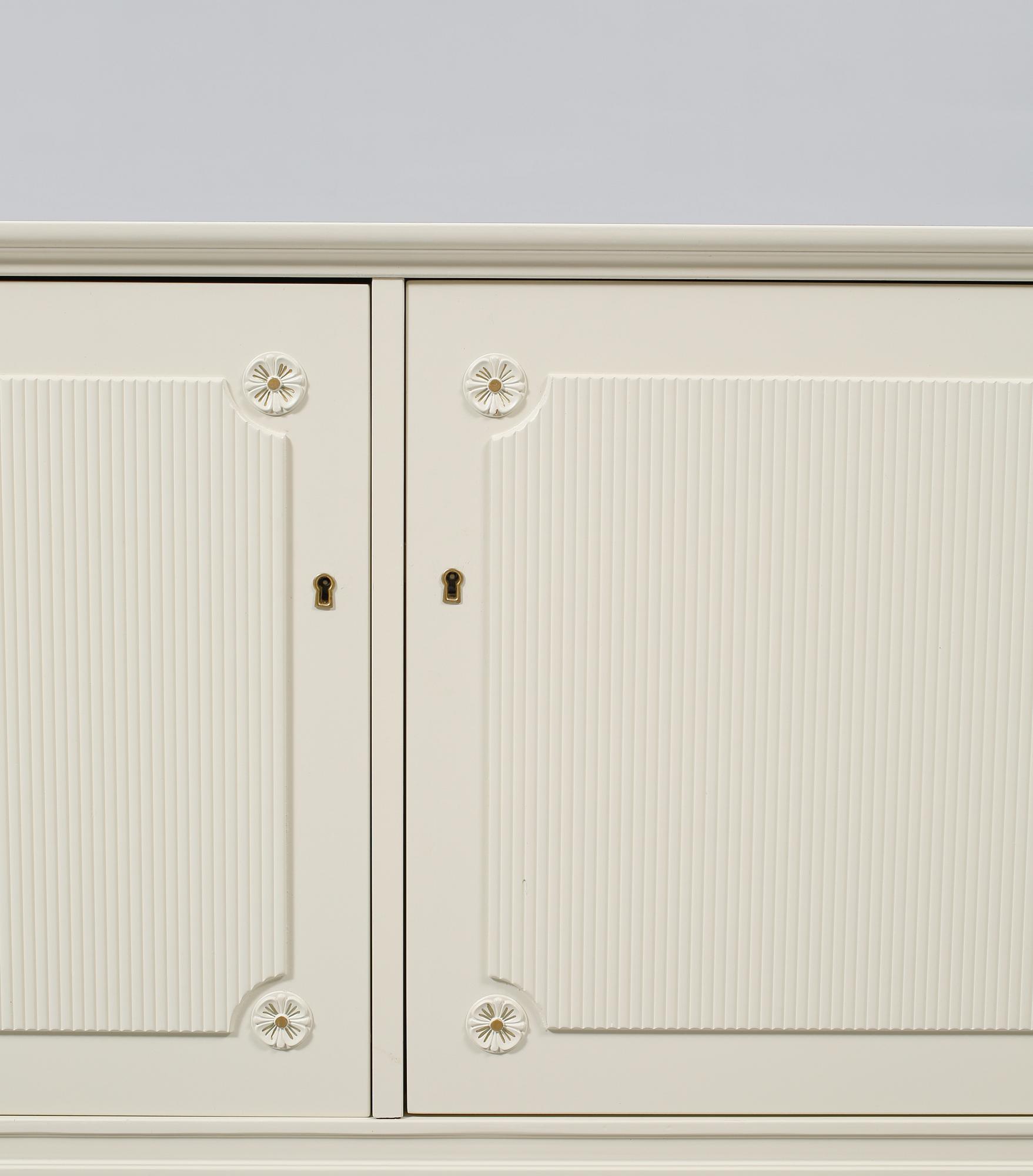 SIDEBOARD, gustaviansk stil, 1900-talets andra hälft.