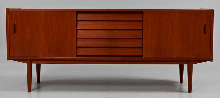 SIDEBOARD, "Trio", Nils Jonsson, Troeds, Bjärnum, 1950/60-tal ur "Bra bohag"-serien.