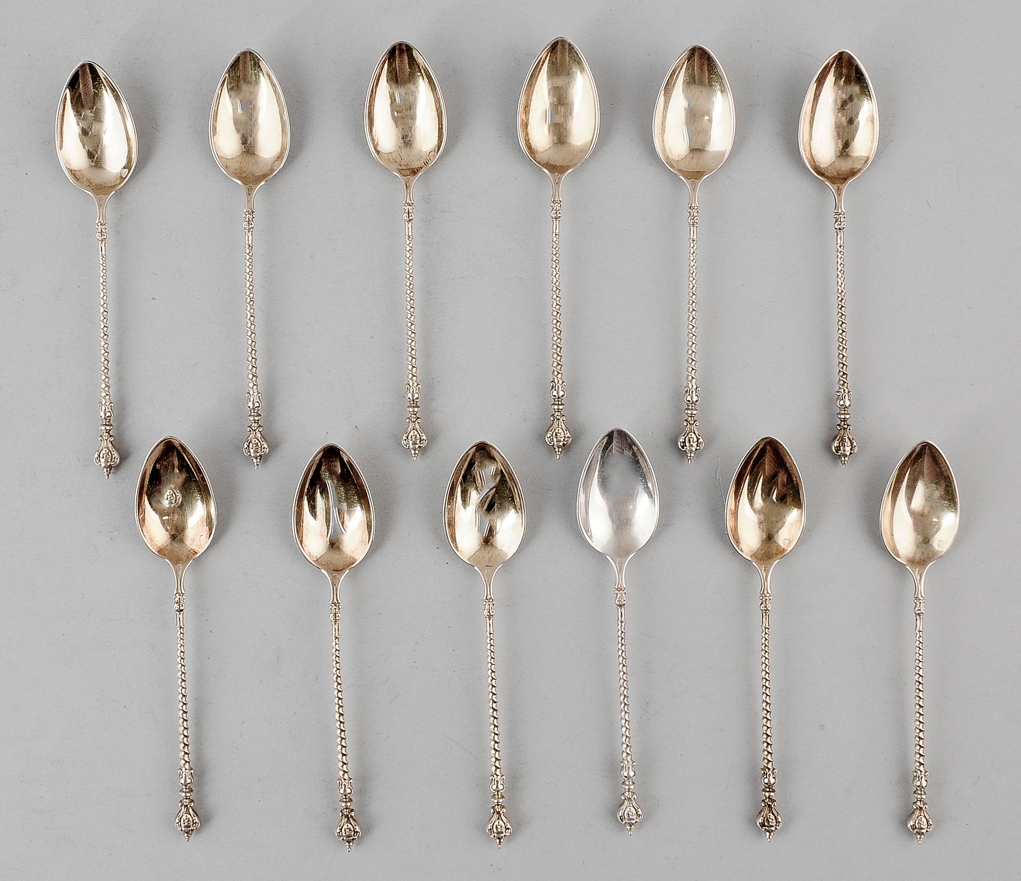 KAFFESKEDAR, 12  st, förgyllt silver, Stockholm 1876. Vikt ca 93 g.